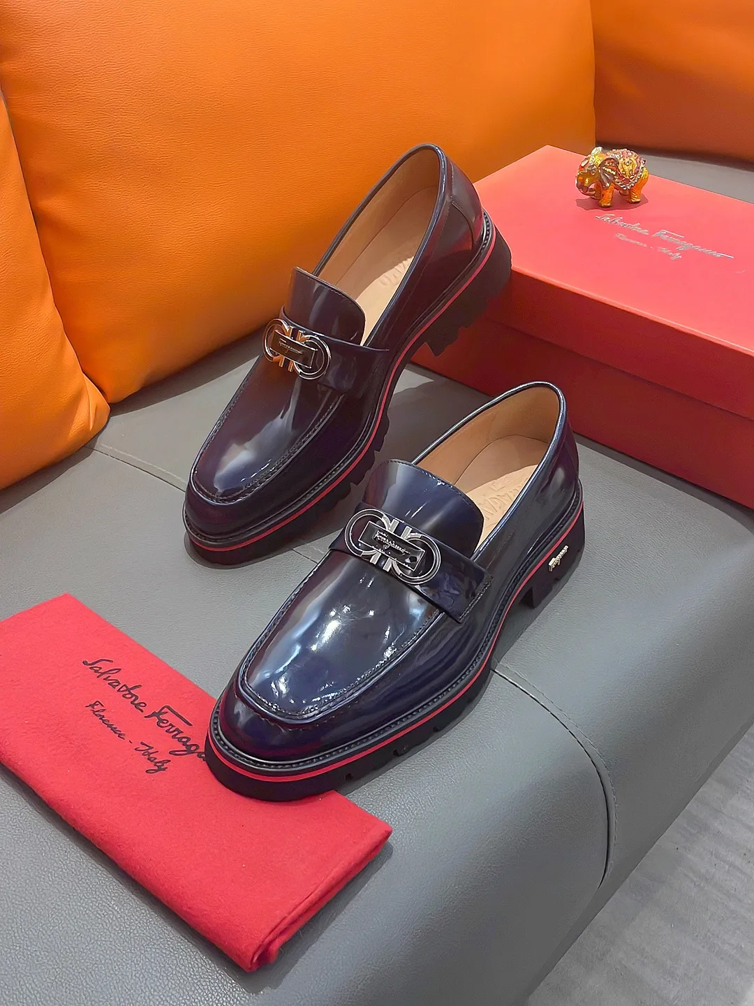 Men's shoes FERRAGAMO "Ferragamo" P540 Regular size: 39-44 (38, 45, 46, 47 customized) (suit shoes) Product materials: Selected first-layer cowhide upper, imported sheepskin lining; original outsole.
